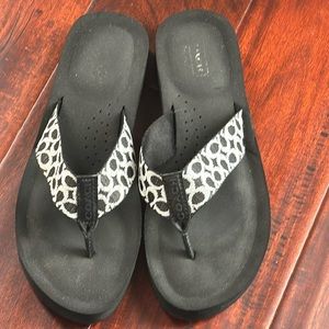 Coach flip flops